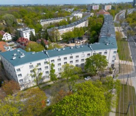 Kamienica Mickiewicza 20 z lotu ptaka – widok z drona, Żoliborz Oficerski